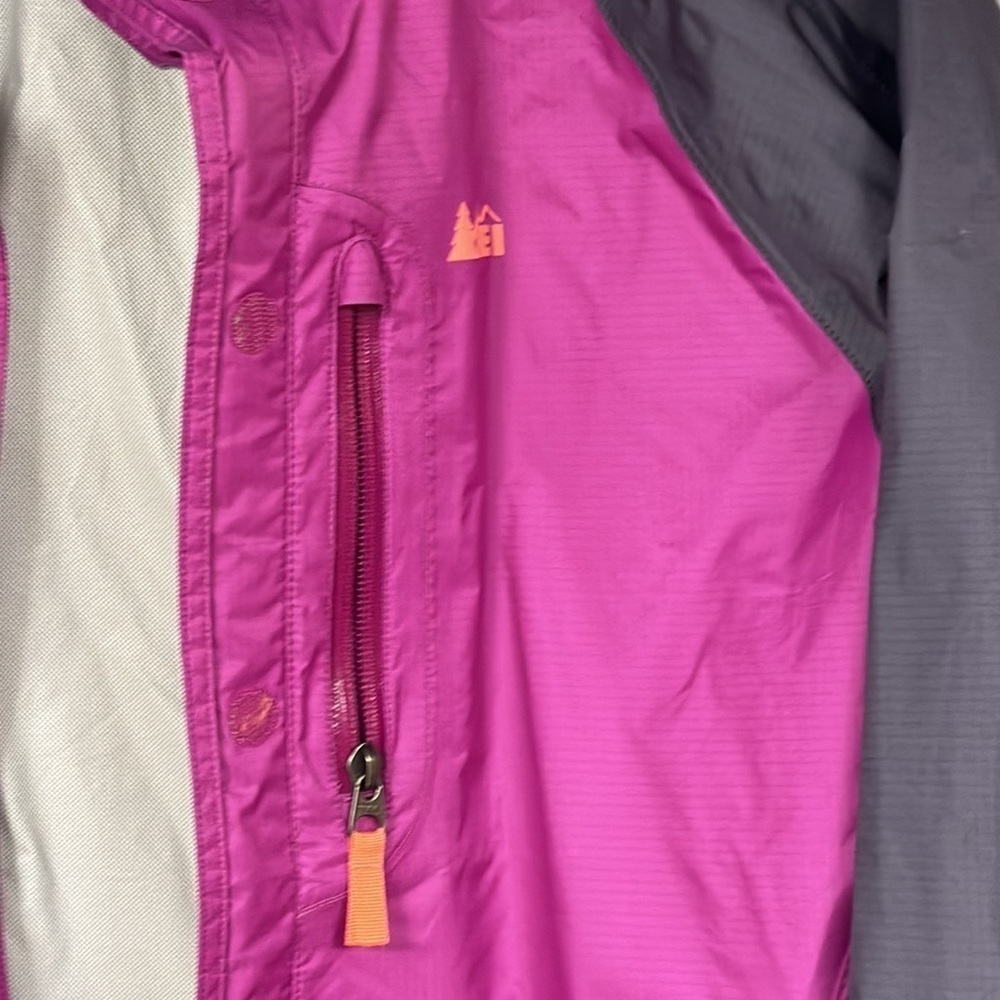 REI Hooded Rain Jacket Nylon Fuchsia Windbreaker hidden hood Coat, XL 18  Great! - Picture 5 of 11